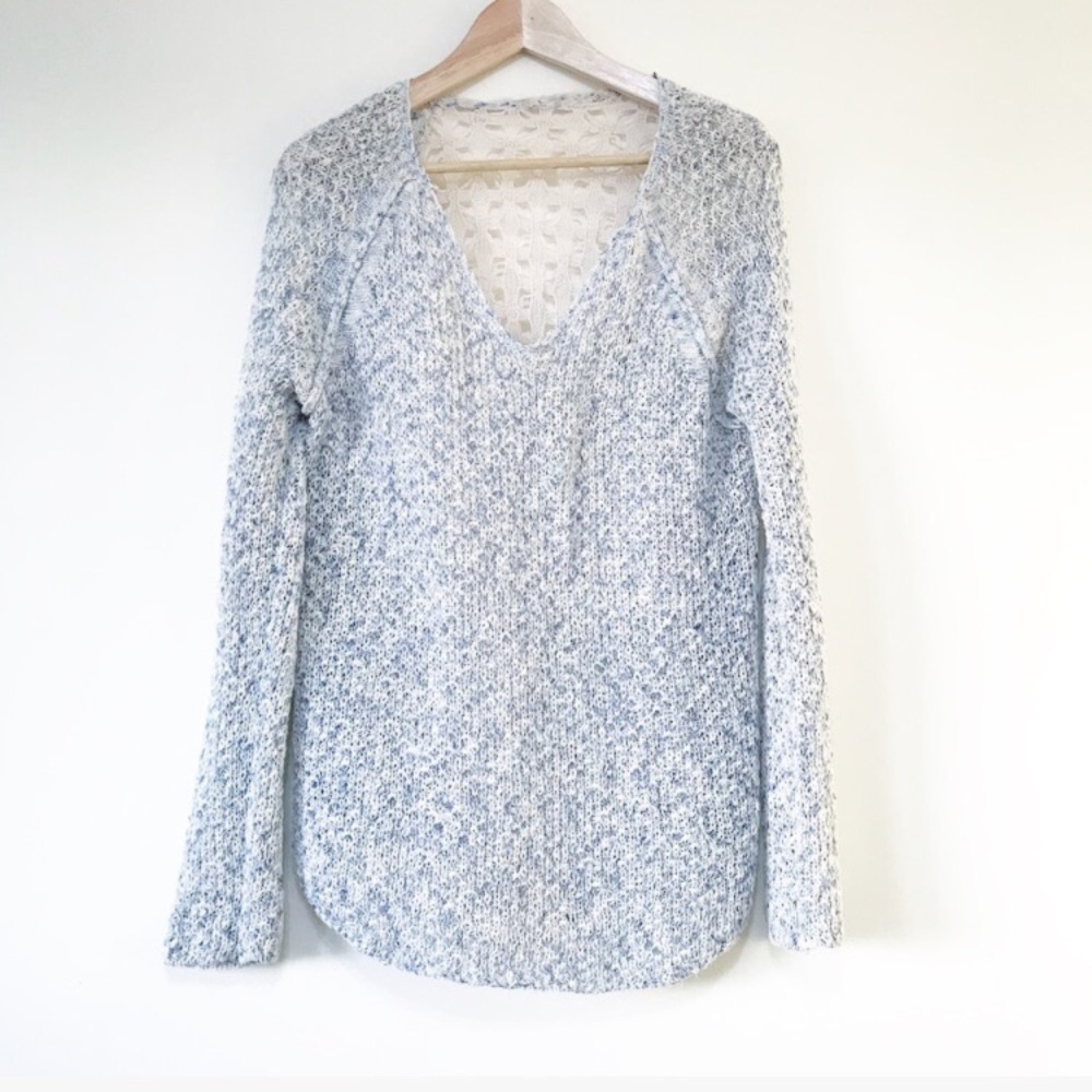 PRETTY Anthropologie sweater -lightweight and fun!